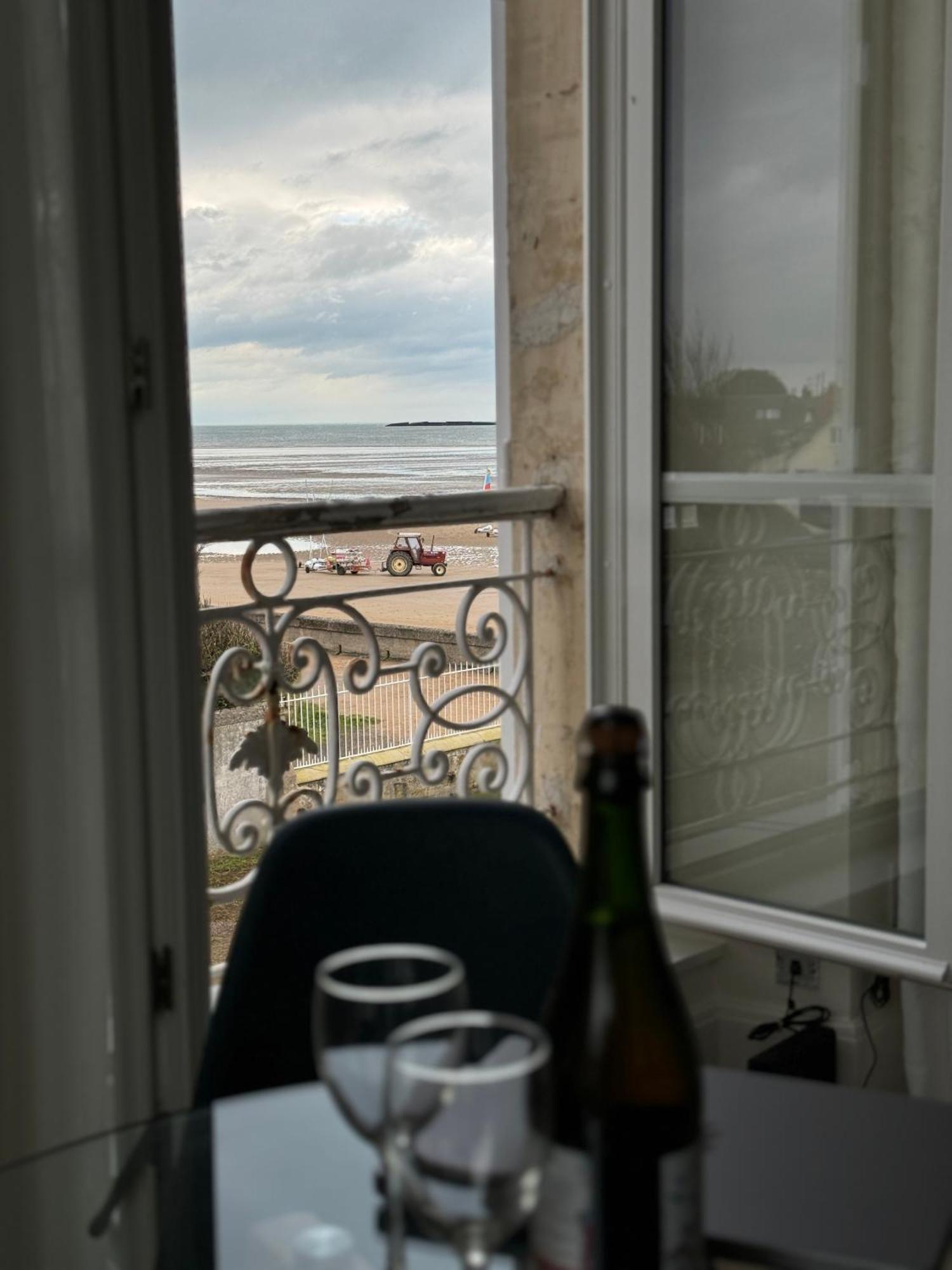Sunny Apt On D-Day Beach With Parking Saint-Côme-de-Fresné Exteriör bild