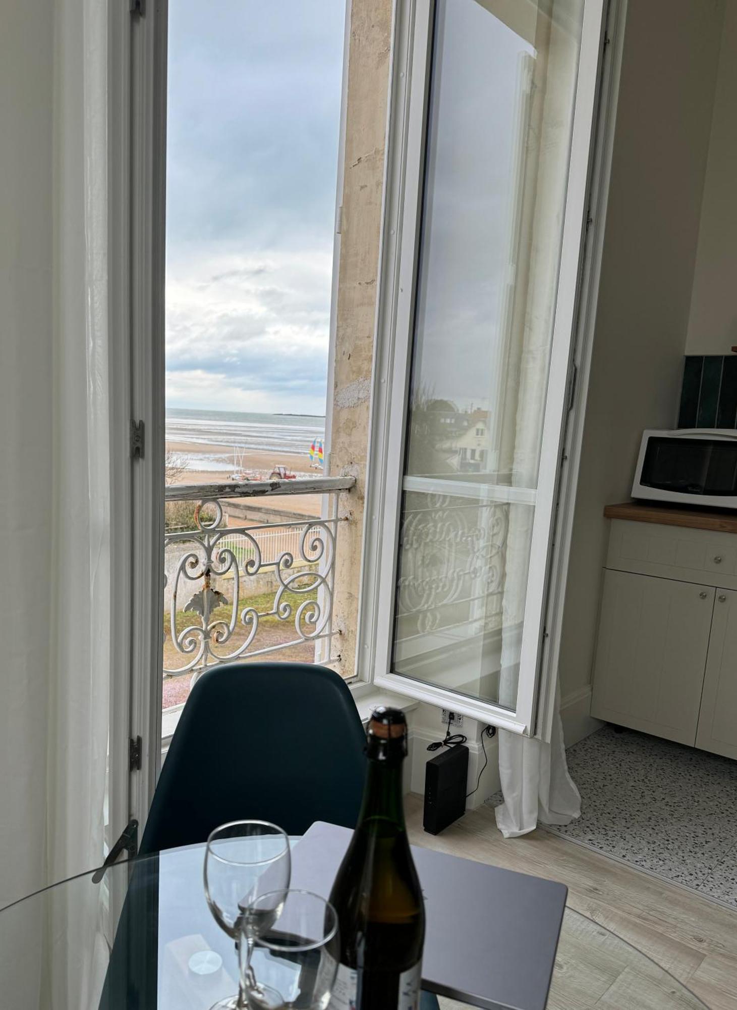 Sunny Apt On D-Day Beach With Parking Saint-Côme-de-Fresné Exteriör bild